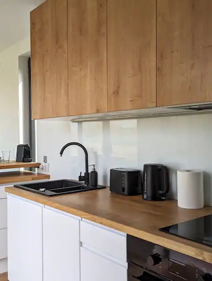 Luxury Off-Grid Container Cabin Luxury Off-Grid Container Cabin